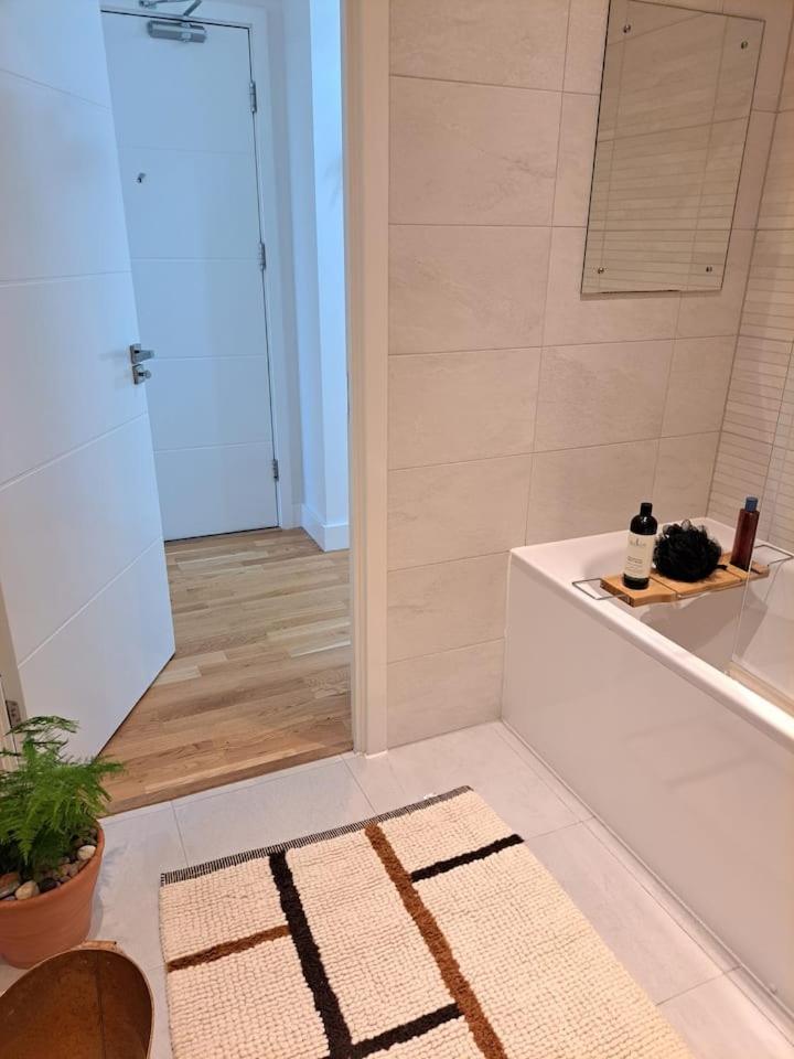 Cozy Double Room With Large En Suite Near Canary Wharf London With Amazing Views In A Shared Apartment Dış mekan fotoğraf